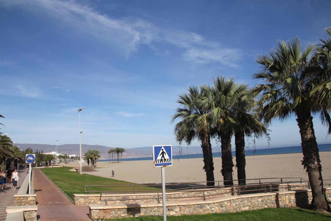 Apartamento En Primera Linea De Playa, Con Vistas A La Playa Y Con Wifi Roquetas de Mar Exterior foto